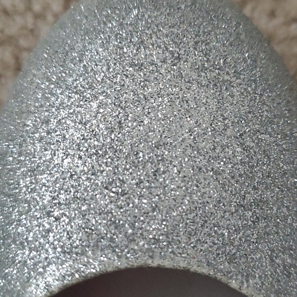 Silver shoes - Picture 2 of 3